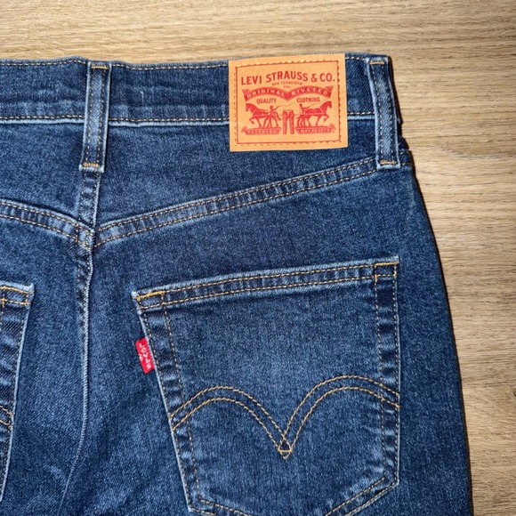 Levi's High Waisted Crop Flare Dark Wash Women's 27 - Picture 9 of 9